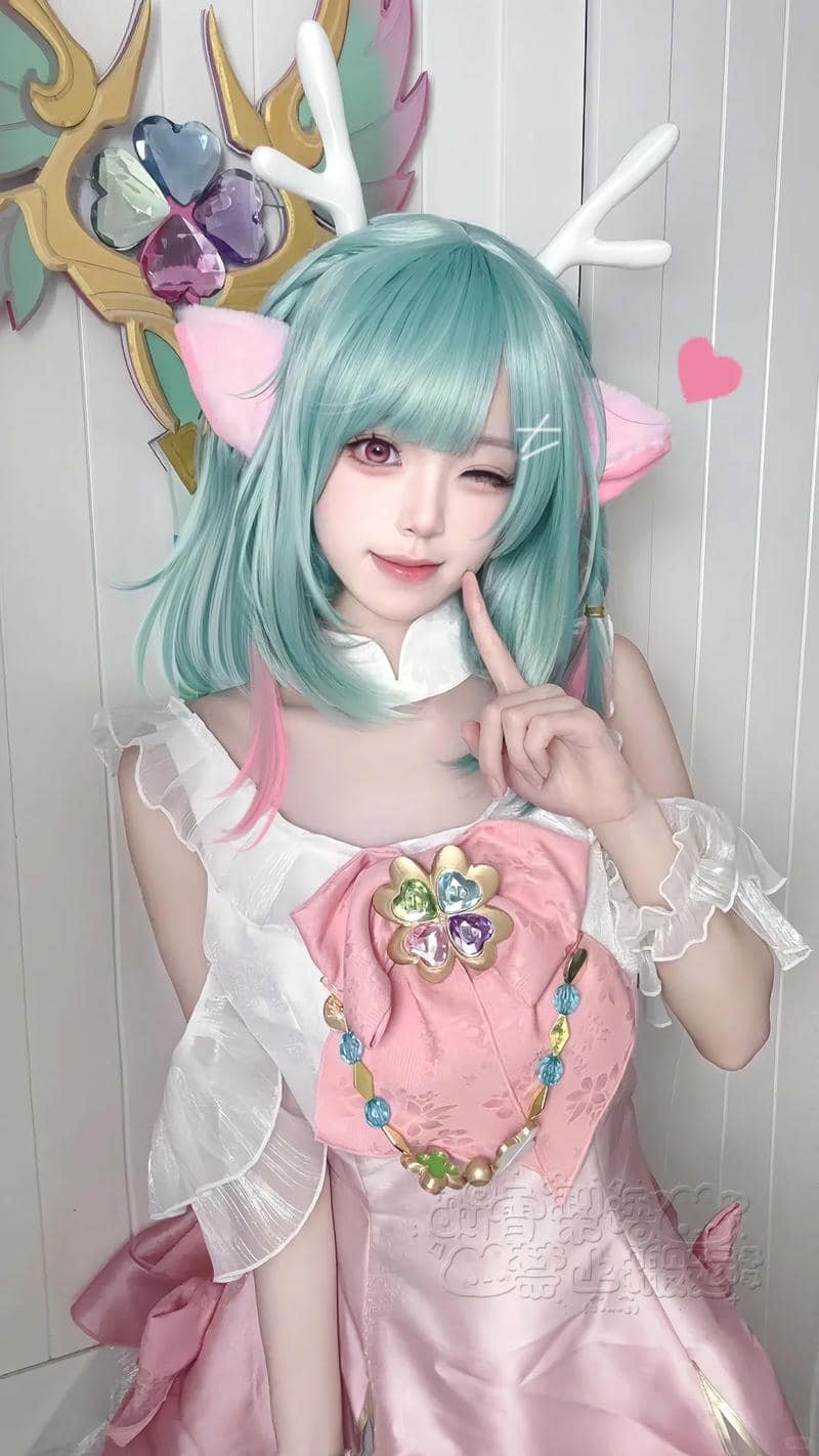 Chụp hình dáng vẻ gái cosplay