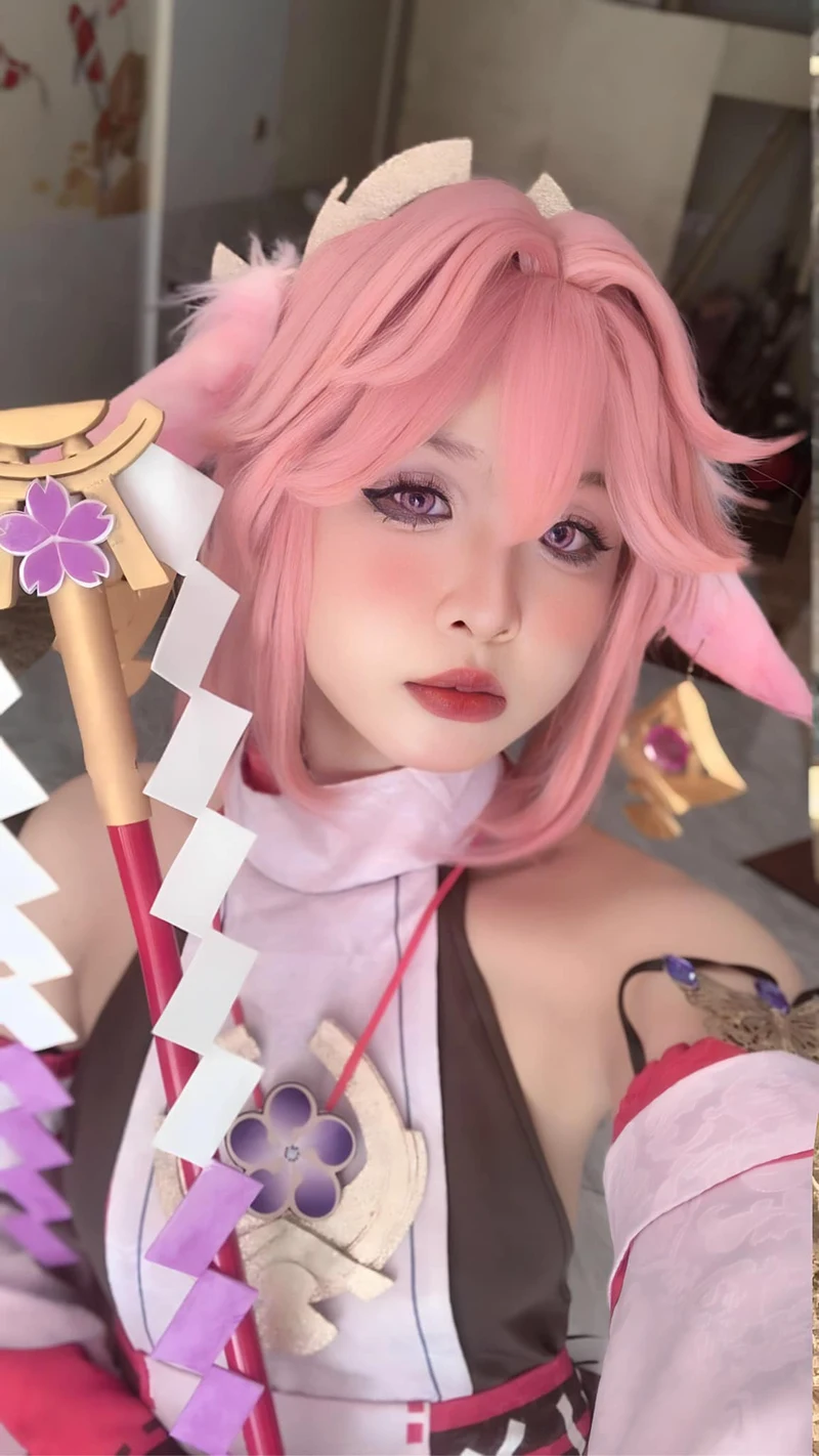 ảnh cosplay anime tóc hồng