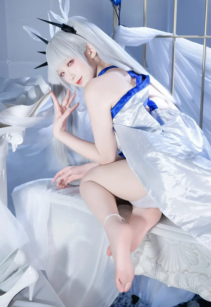 ảnh cosplay anime tóc trắng
