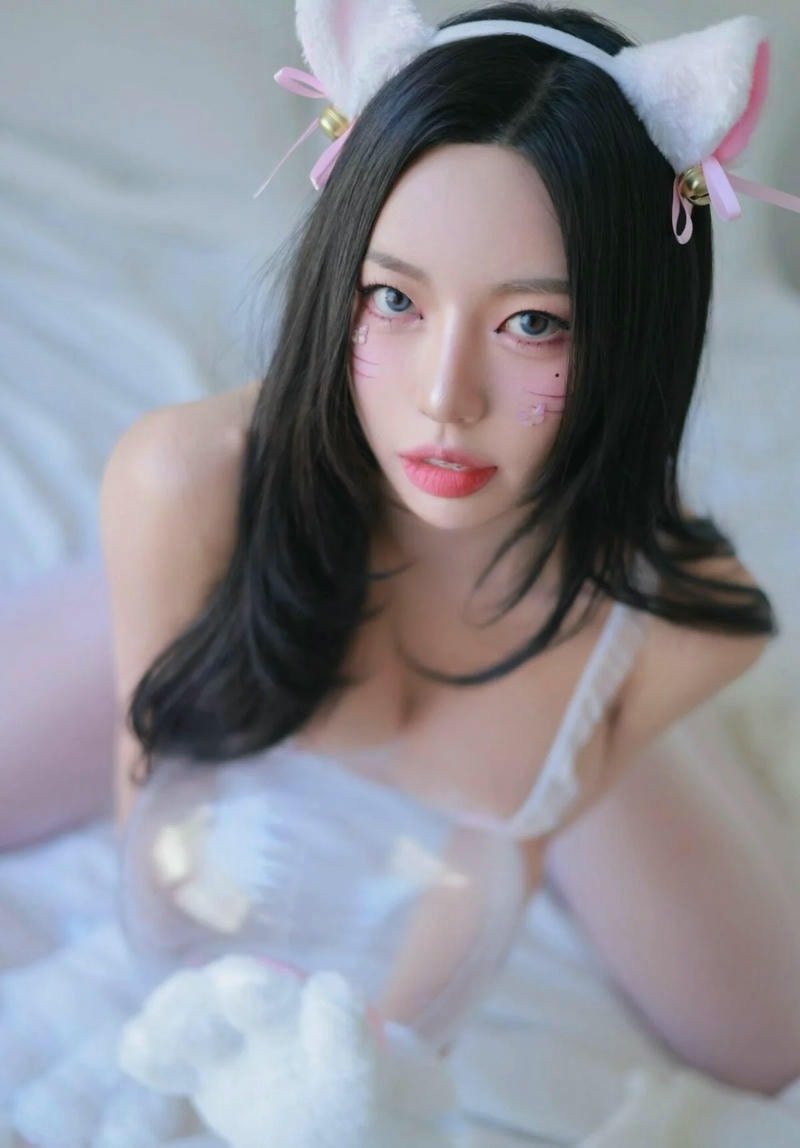 ảnh cosplay mèo chào hàng