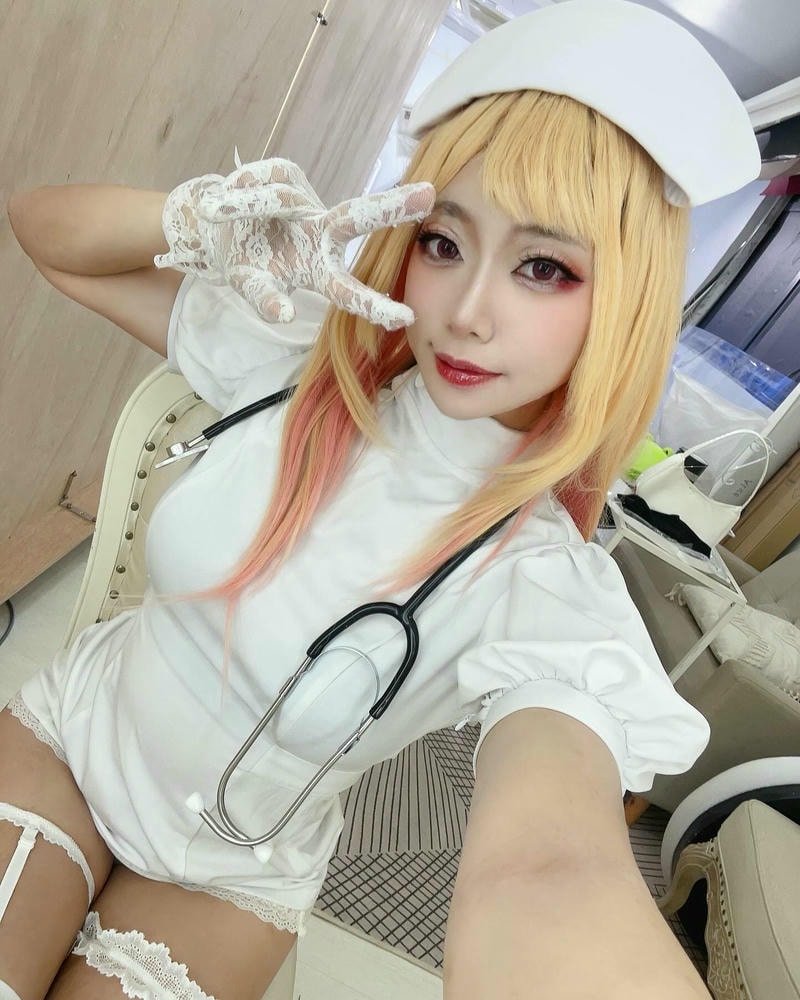 ảnh cosplay y tá xinh