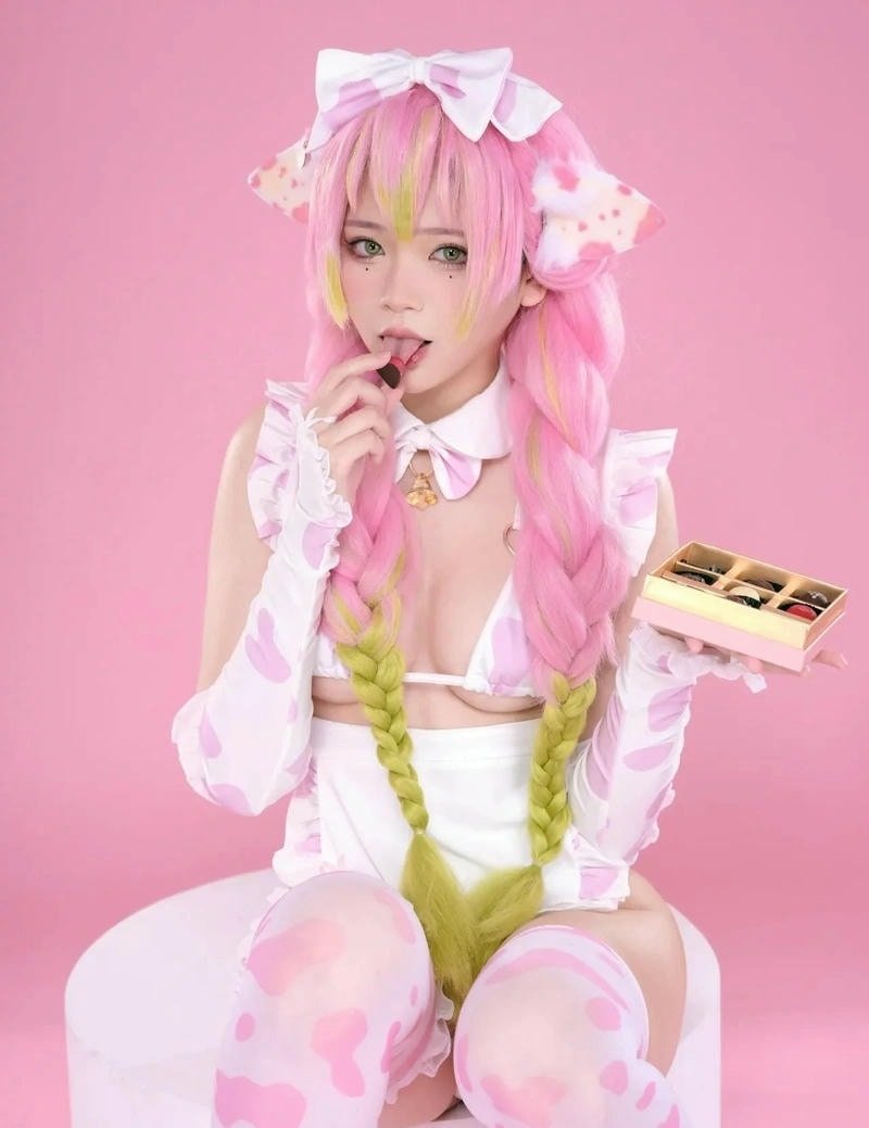 cosplay bò sữa cửng lon