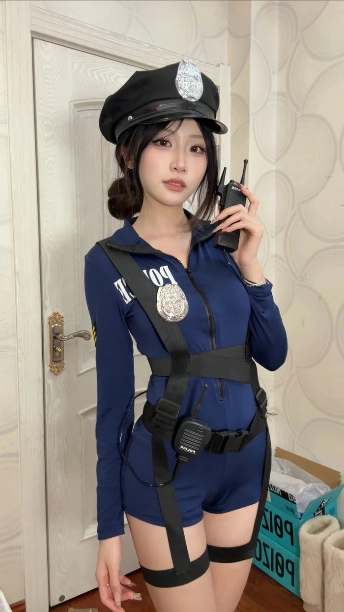 cosplay cảnh sát kiêu sa