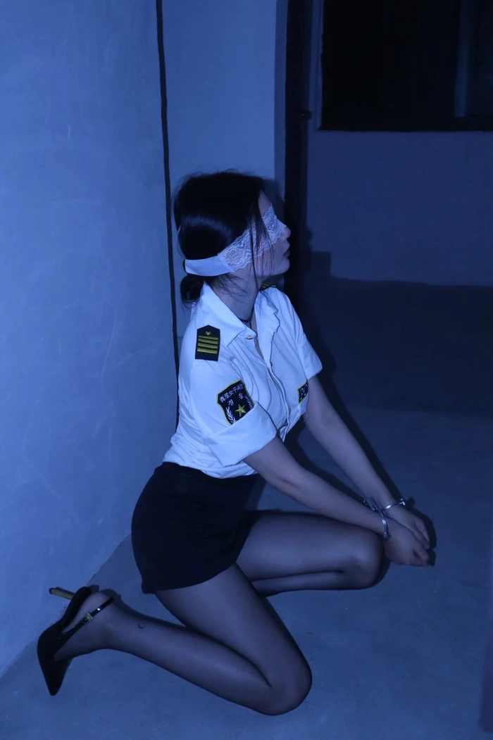 cosplay cảnh sát mạnh mẽ