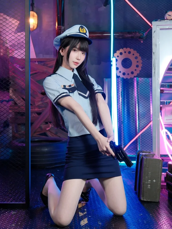 cosplay cảnh sát ngầu lòi