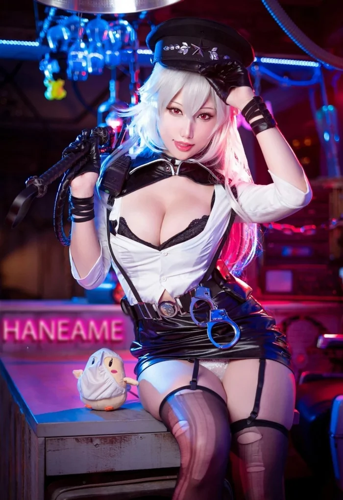 cosplay cảnh sát nữ thần