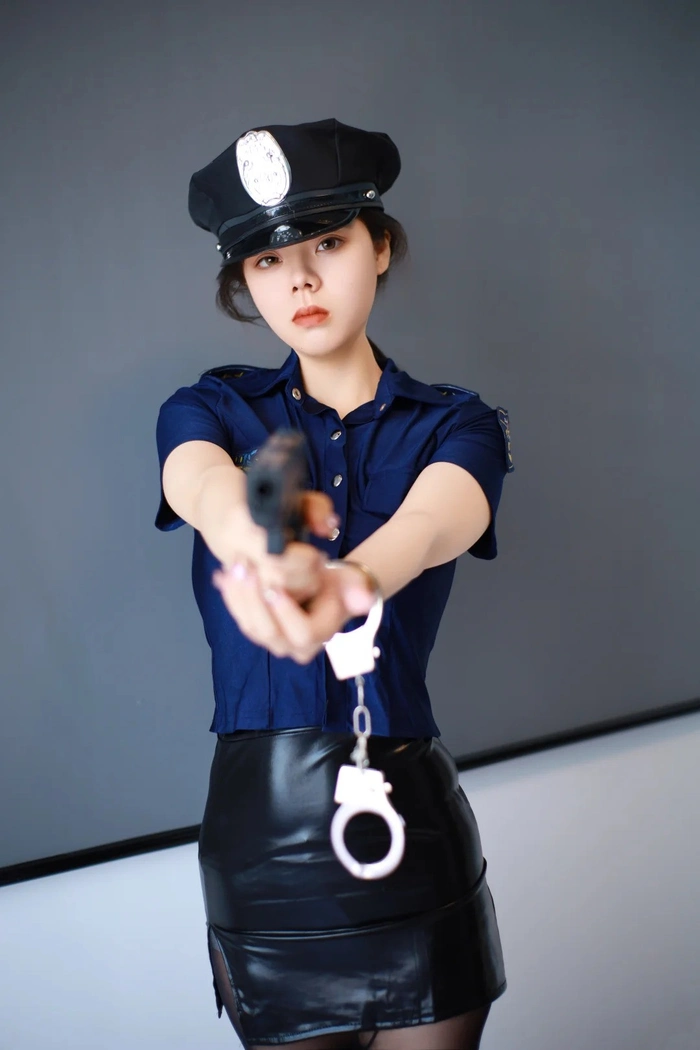 cosplay cảnh sát quyến luyến