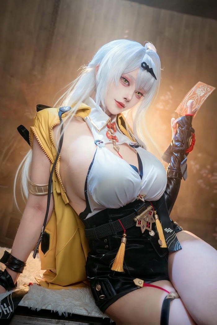 cosplay cute đùi trắng