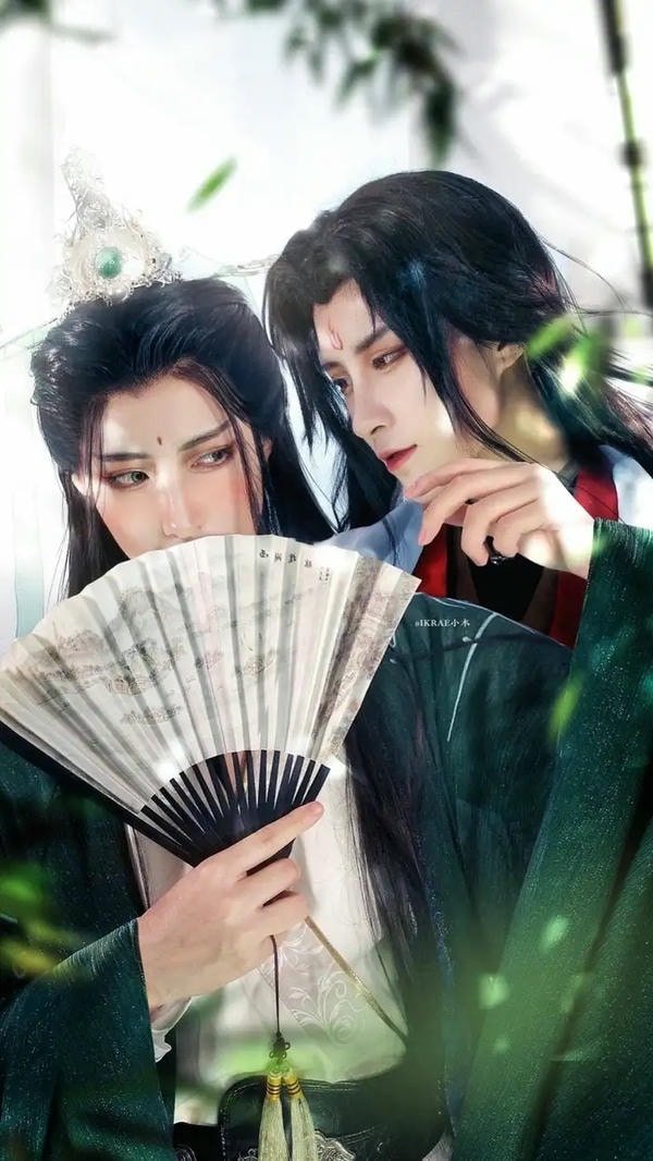 cosplay đam mỹ che quạt