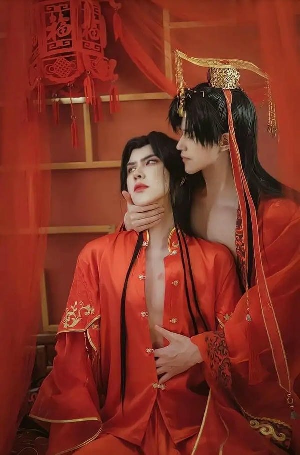 cosplay đam mỹ mặc đồ đỏ