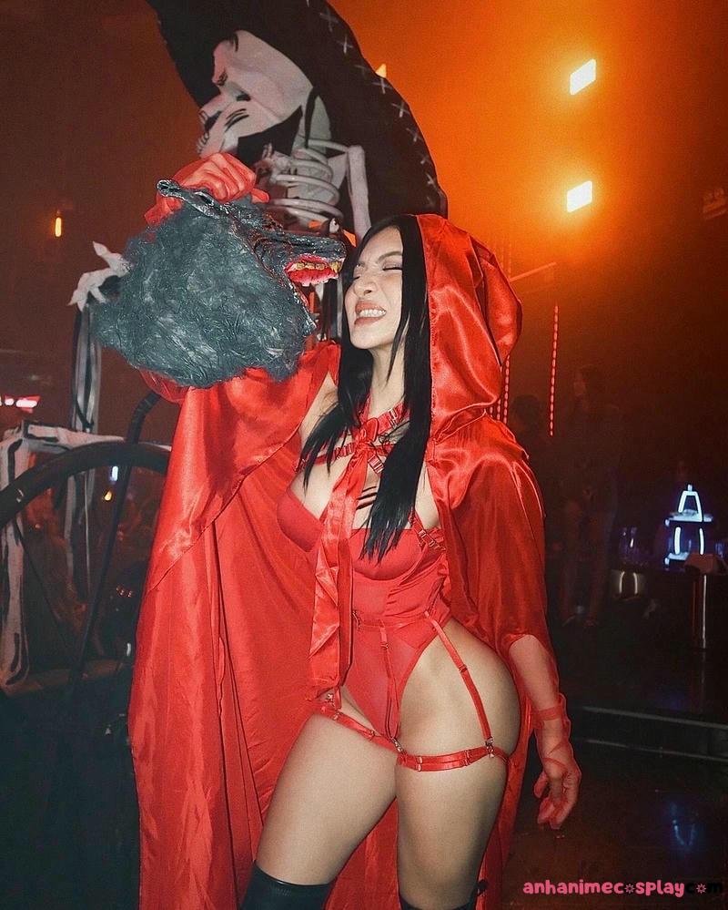 cosplay halloween hở vú