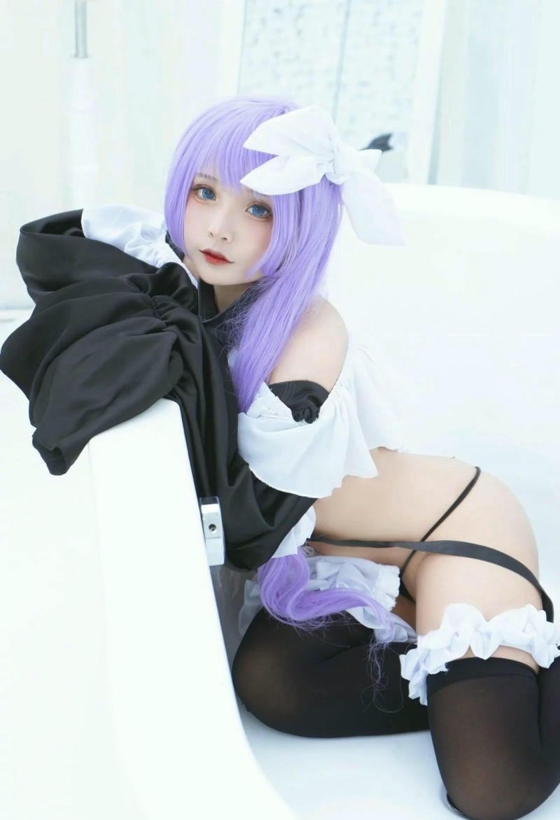 cosplay hầu gái khiêu dâm