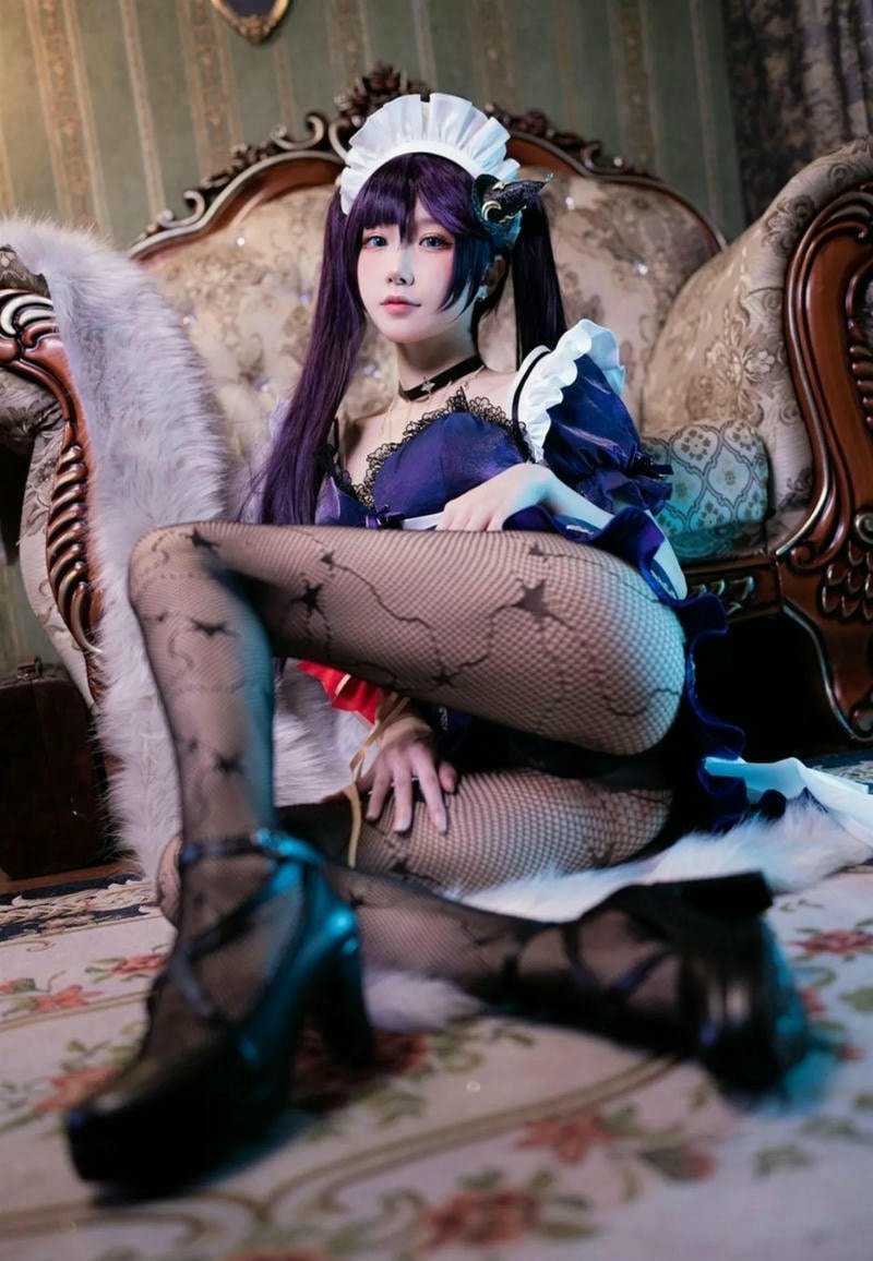 cosplay hầu gái khoe đít