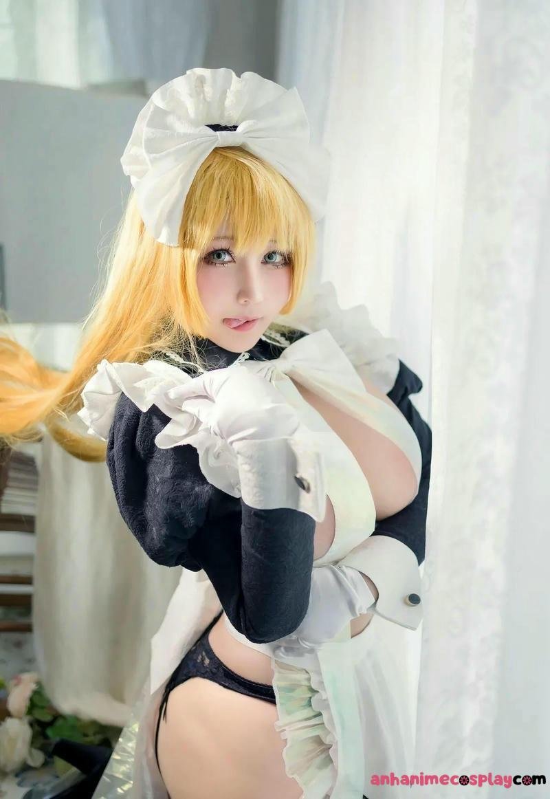 cosplay hầu gái nóng bỏng