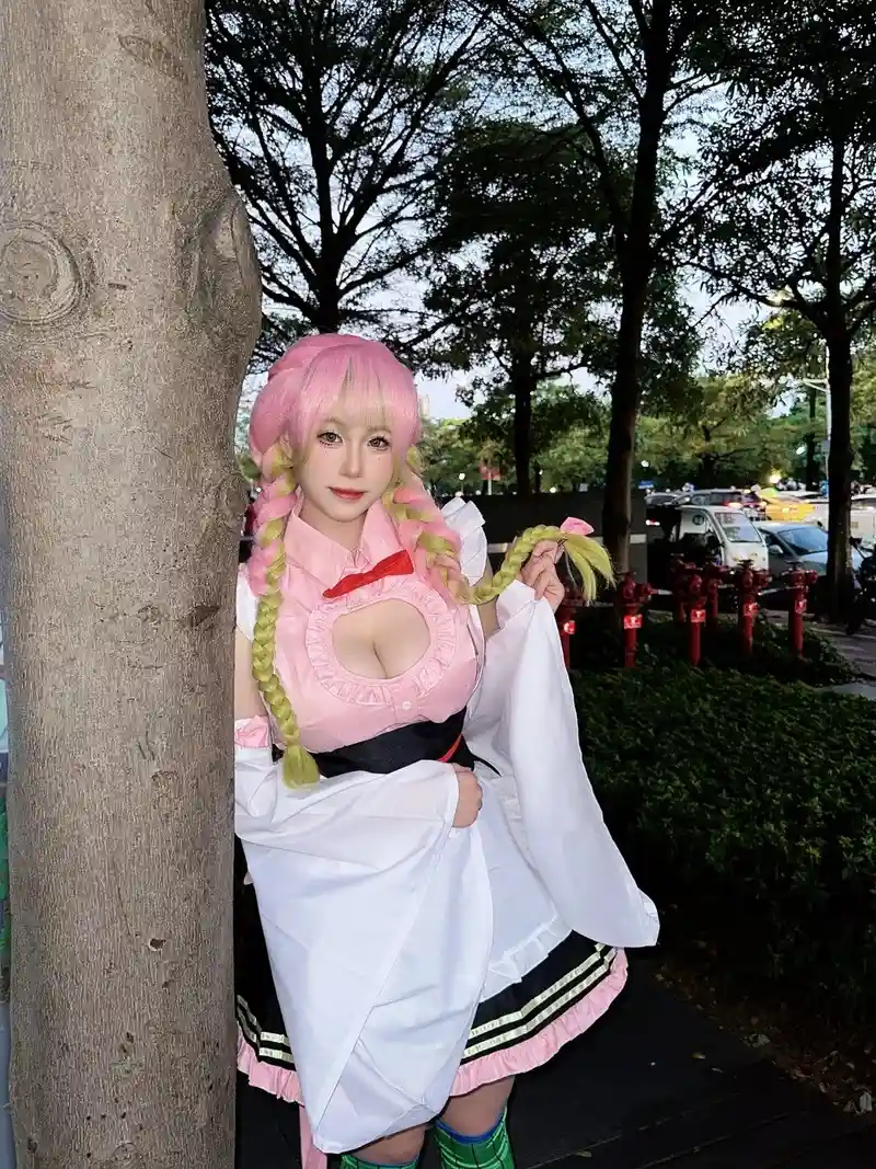 cosplay luyến trụ hấp dẫn