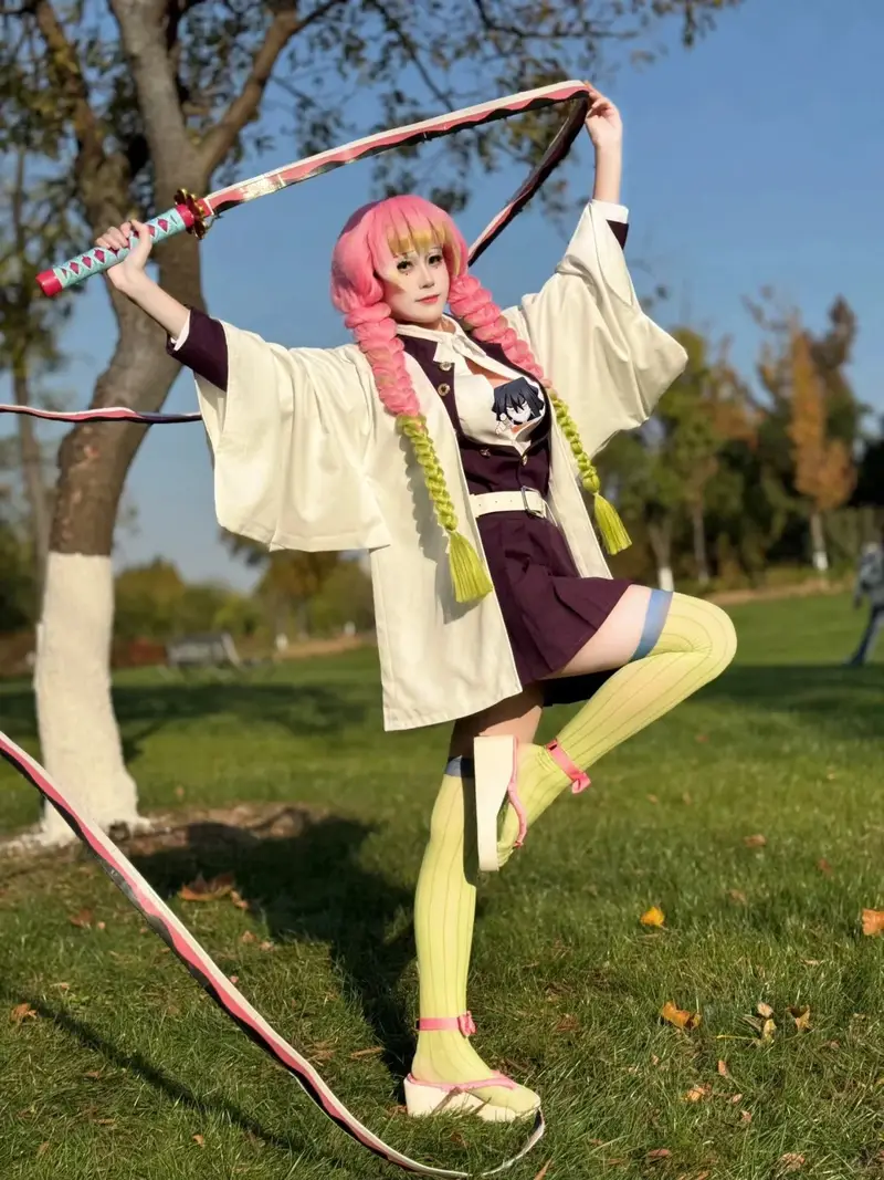 cosplay luyến trụ thướt tha