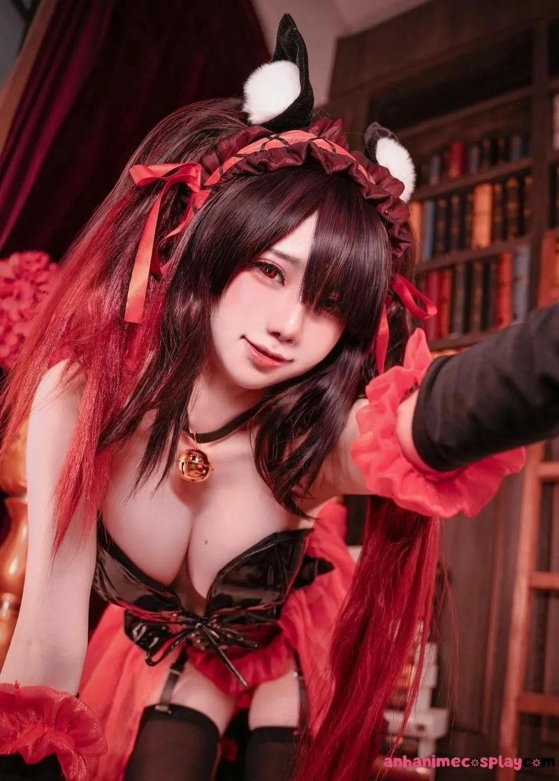 cosplay mèo khoe vú