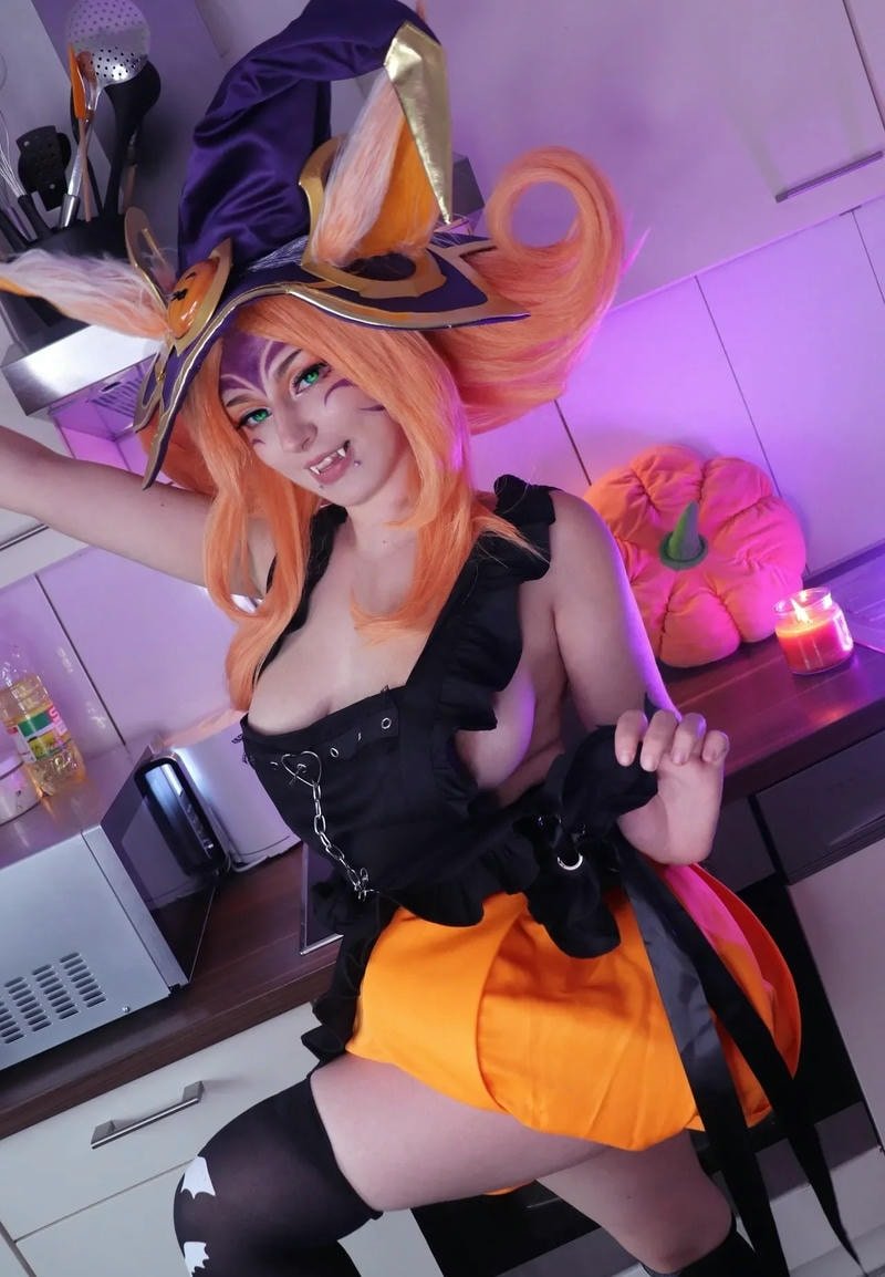 cosplay phù thủy cam