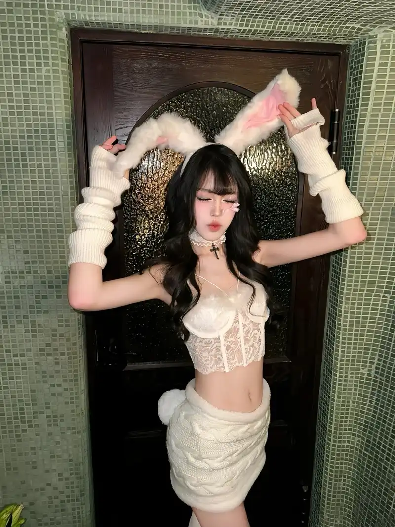 cosplay thỏ cuốn hút