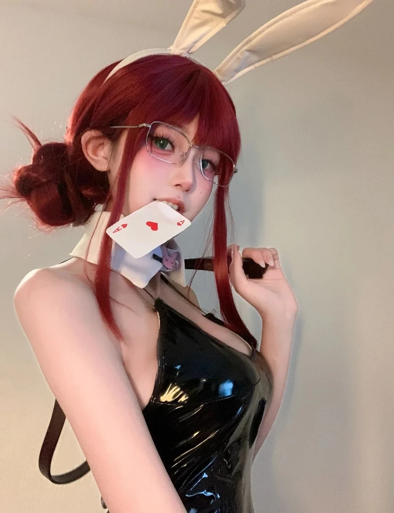 cosplay thỏ đen tai trắng