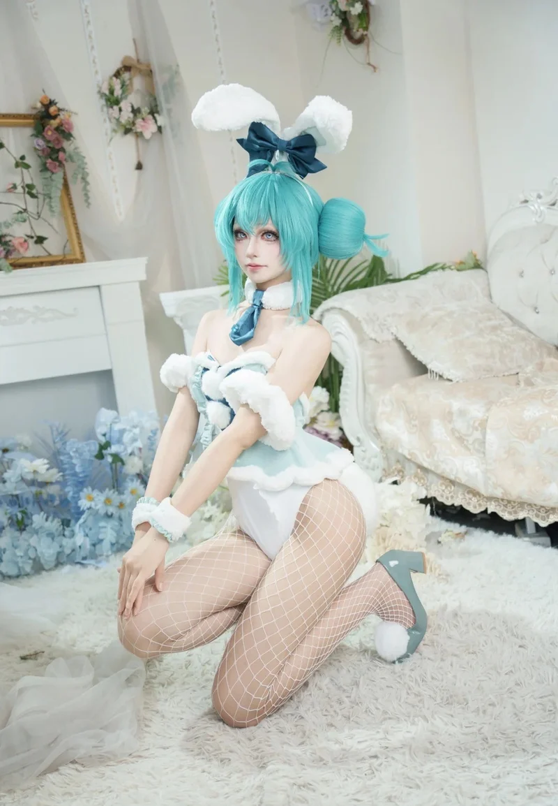 cosplay thỏ trắng