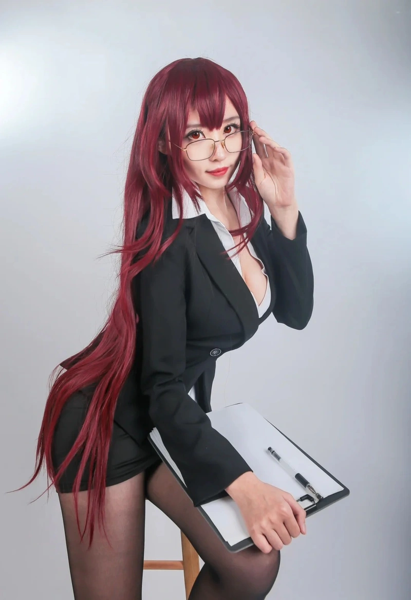 cosplay thư ký gợi nhớ