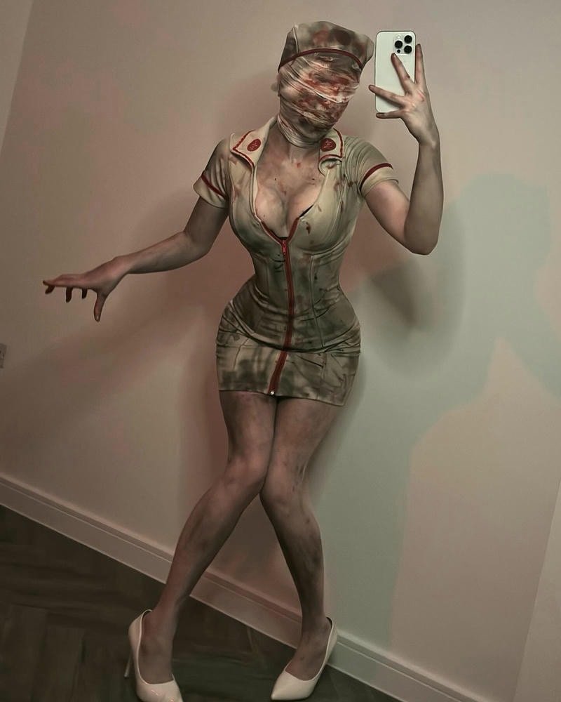 cosplay y tá cực dâm