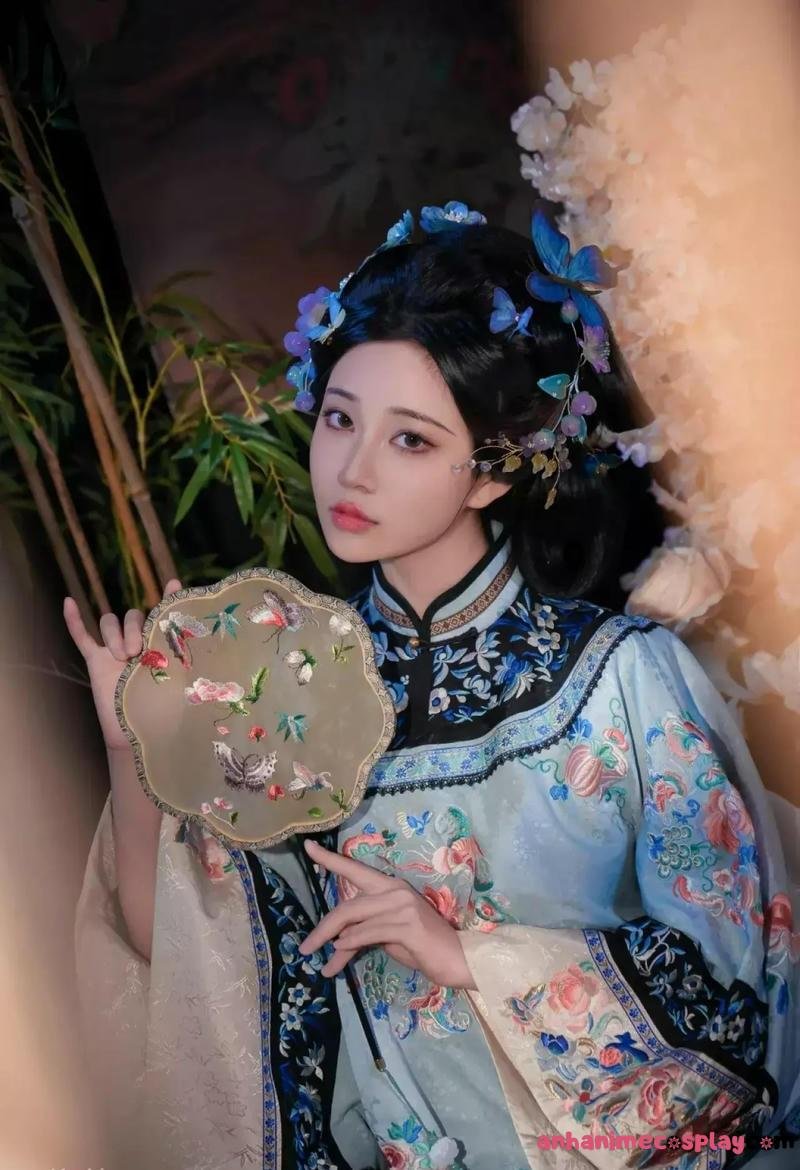 gái cầm quath cosplay cổ trang