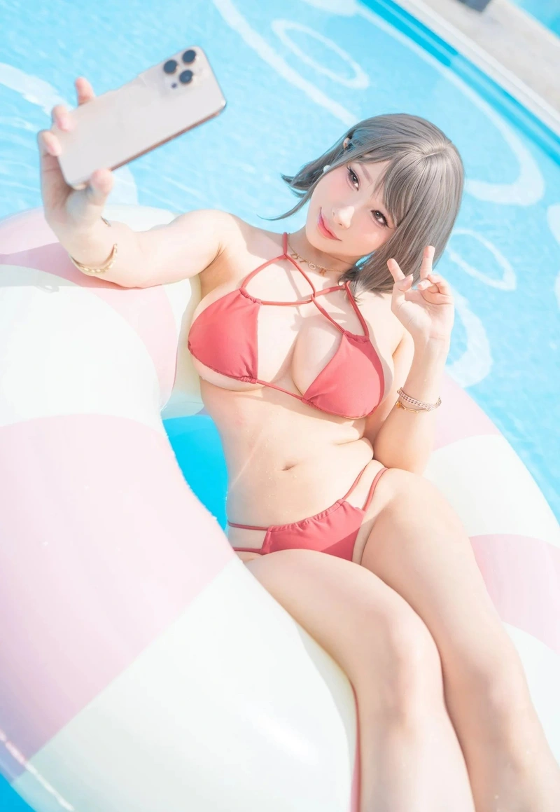 gái xinh cosplay mặc bikini cá tính