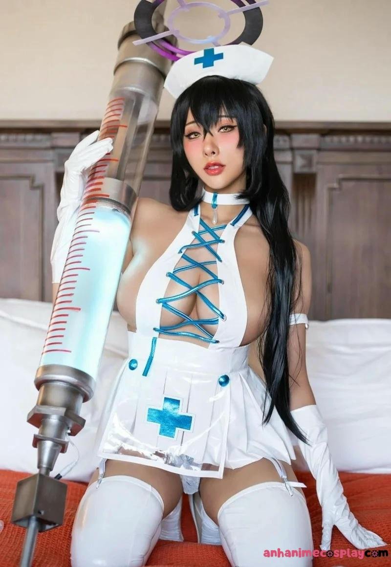 gái xinh cosplay y tá dáng người thon gọn