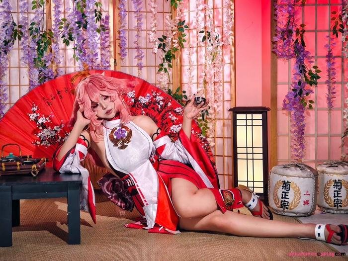 mai phương cosplay chân dài
