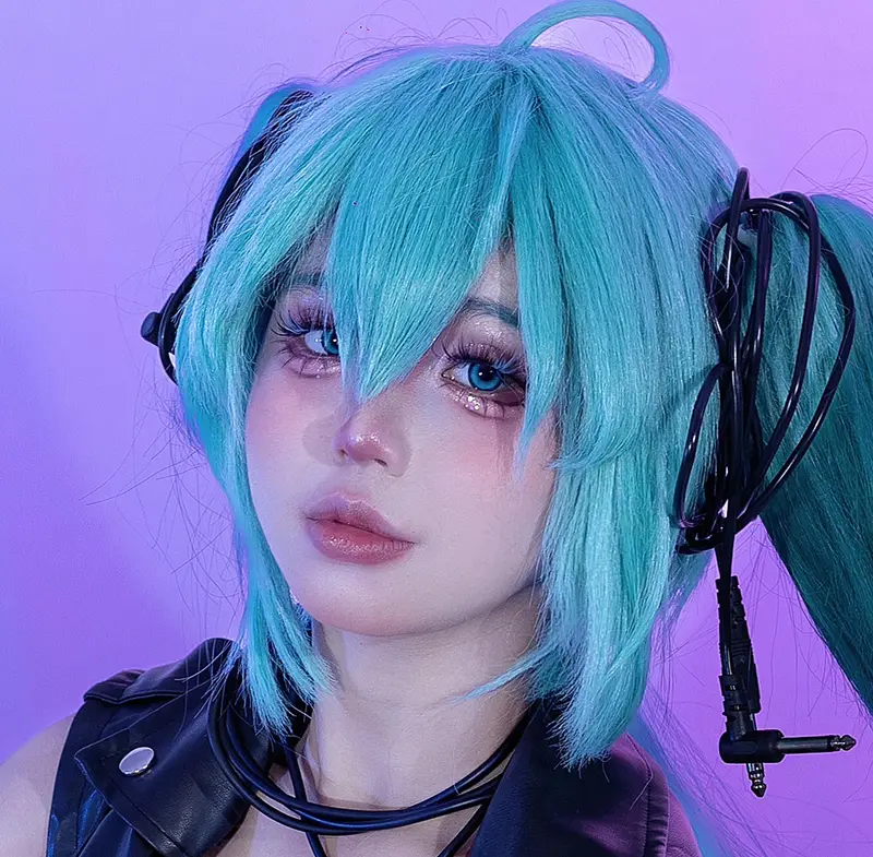 mai phương cosplay tóc xanh