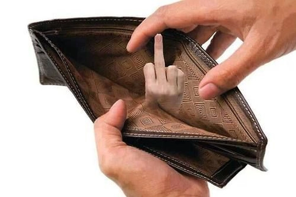 ảnh chế ví rỗng hài hước