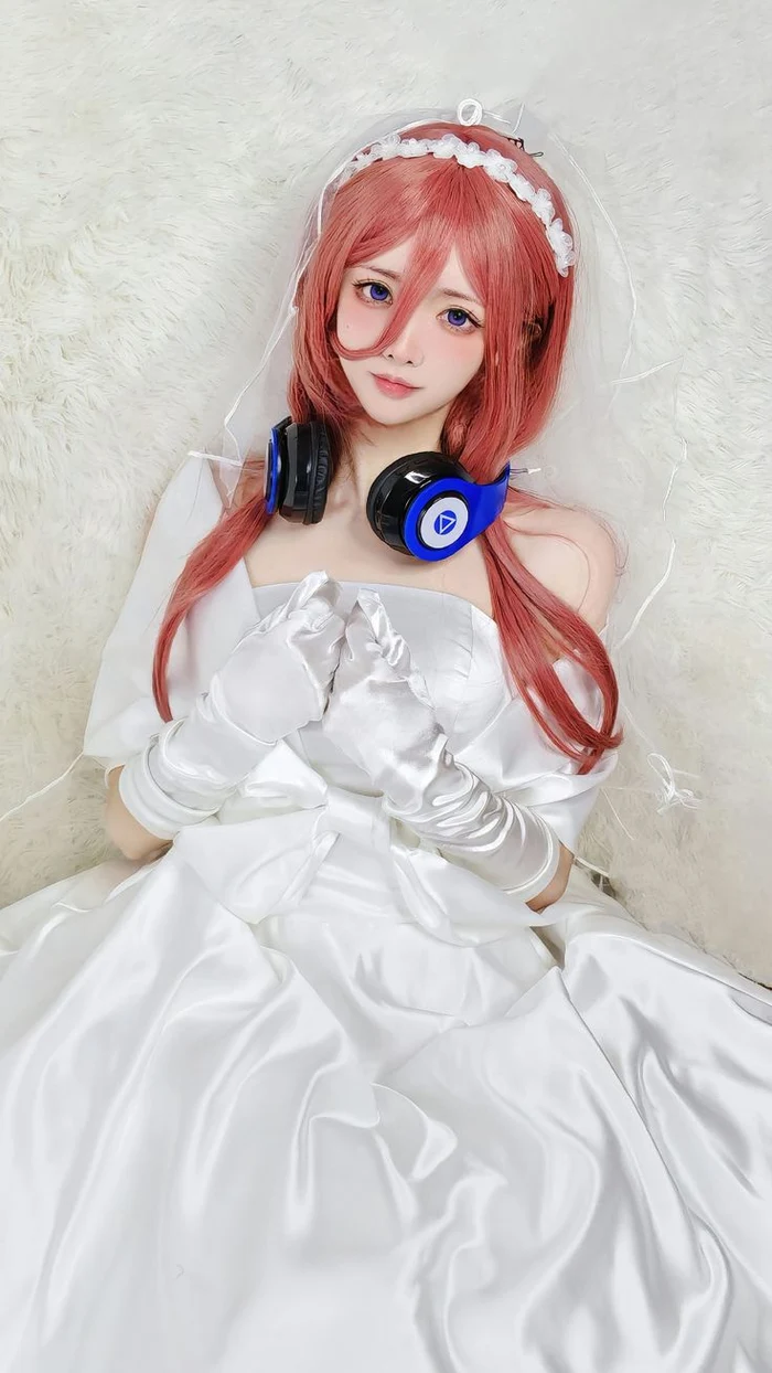 ảnh miku nakano cosplay cô dâu