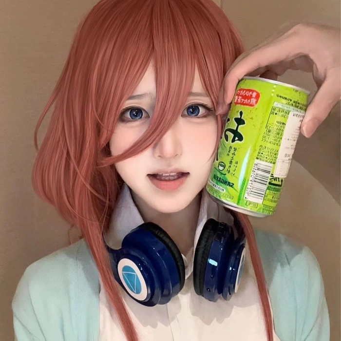 ảnh miku nakano cosplay thần thái