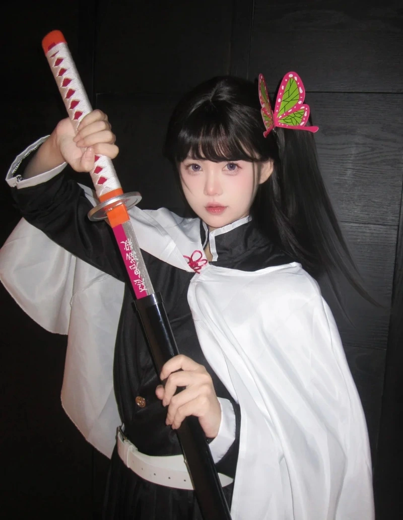 cosplay demon slayer cuốn mắt
