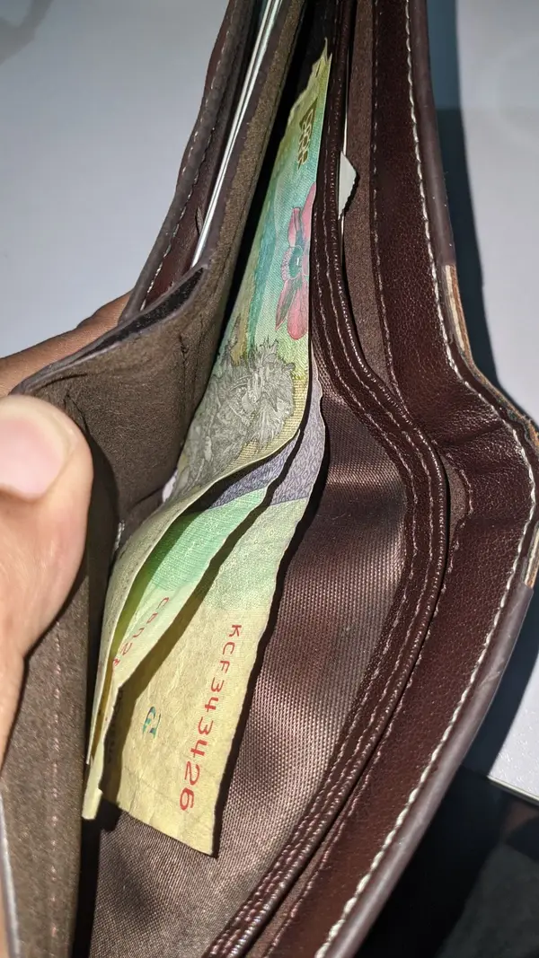 meme ví rỗng khóc dở