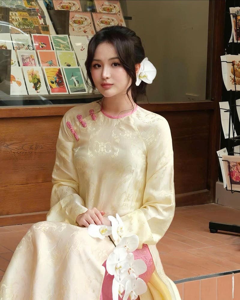 Ảnh mạng gái xinh mặc áo dài hài hòa