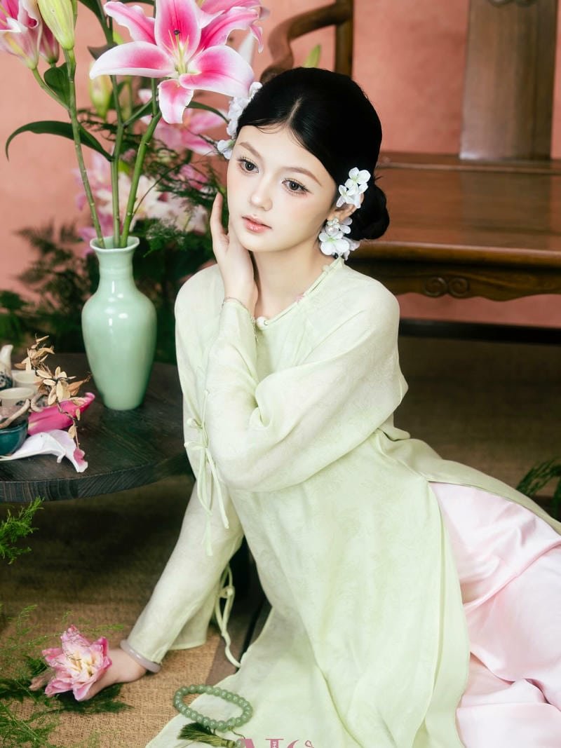 Bộ ảnh gái xinh mặc áo dài hút ánh nhìn