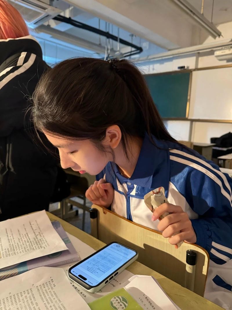 Bộ hình gái xinh học sinh dịu dàng