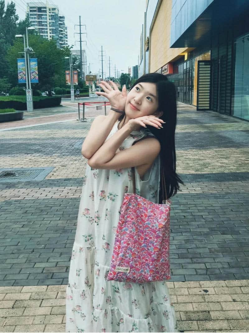 Bộ sưu tập hình sắc thái gái xinh 2k11 đa dạng