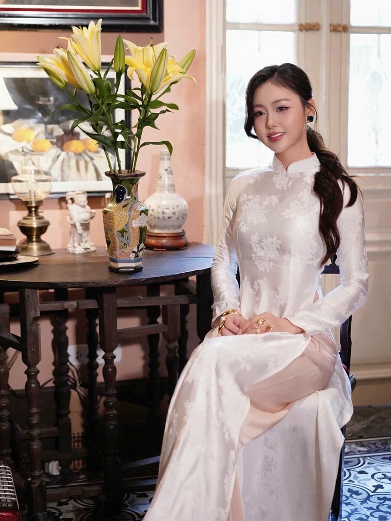 Chụp hình ảnh gái xinh mặc áo dài tinh tế