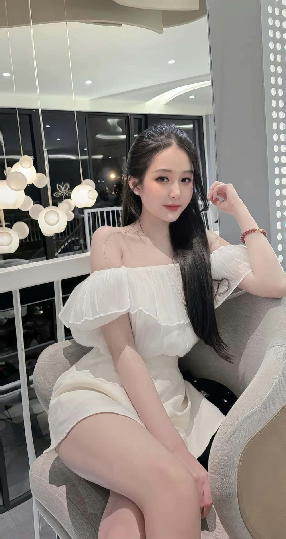 Gái xinh 18 tuổi cuốn
