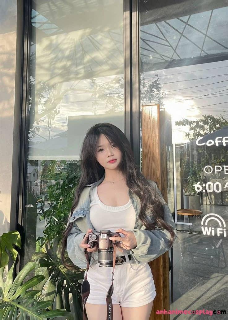 Gái xinh 2k9 dịu dàng