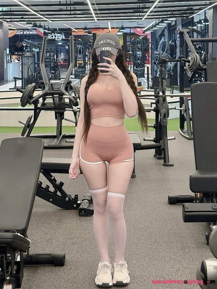 Gái xinh chăm chỉ tập