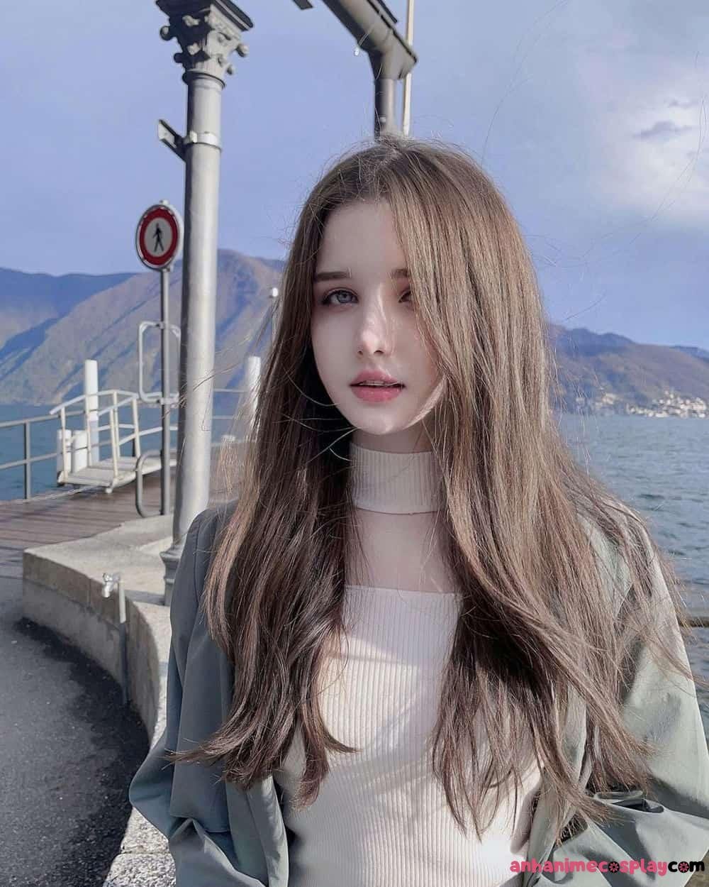 Gái xinh châu âu dịu dàng