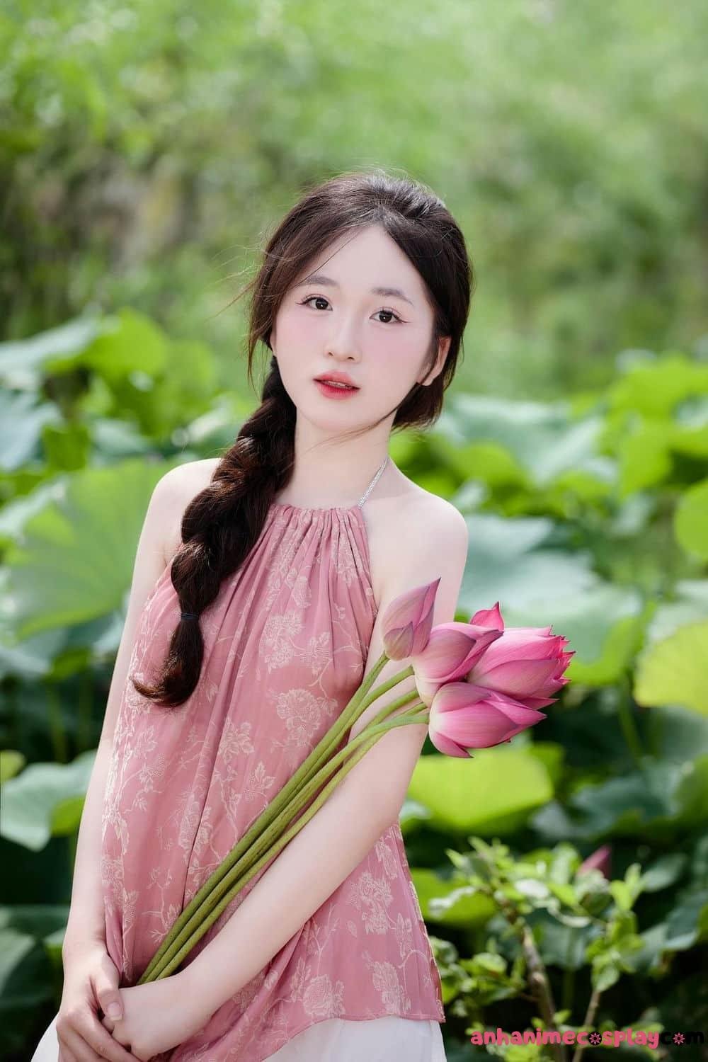 Gái xinh chụp áo yếm