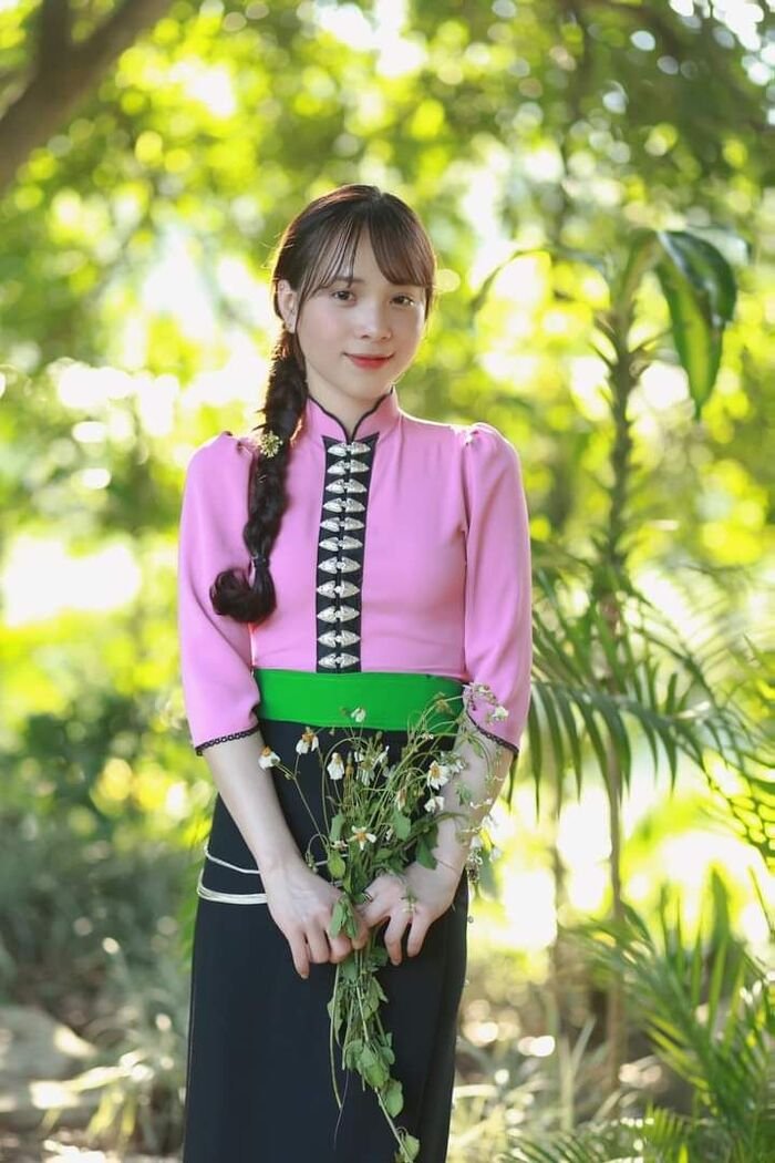 Gái xinh dân tộc 3s