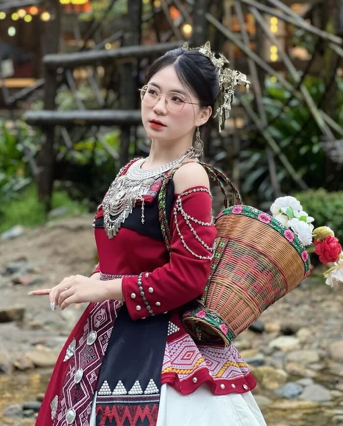 Gái xinh dân tộc 4s