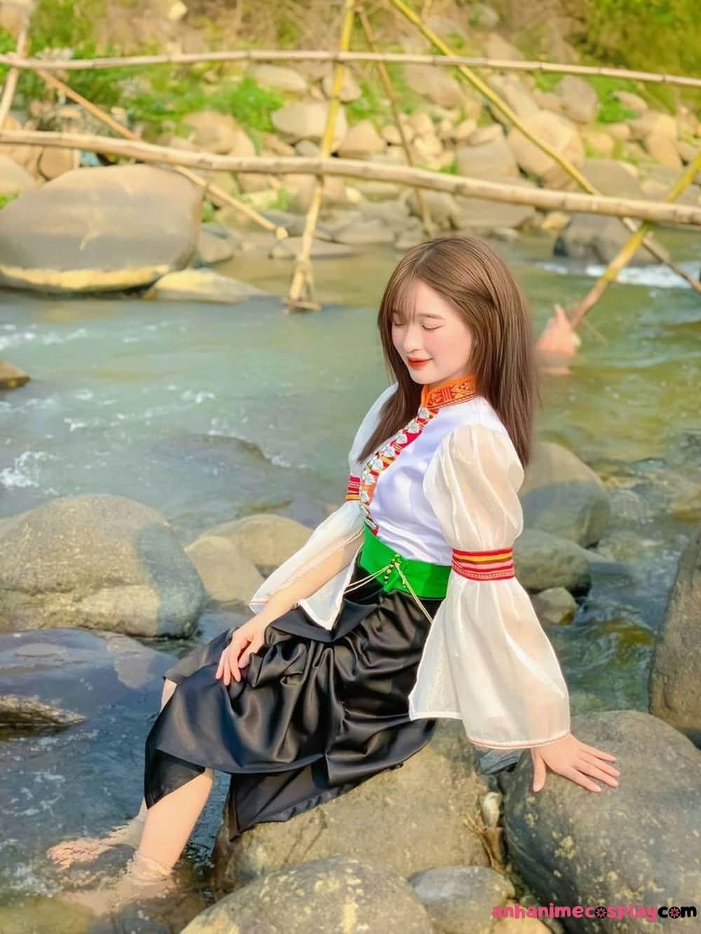 Gái xinh dân tộc lạ